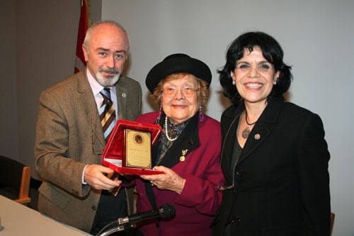 Muazzez İlmiye Çığ
Konuğumuzdu - 8