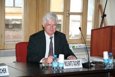 Patent Hakkı Tecavüzlerine Karşı Acil Önlem Alınmalı

 - 4