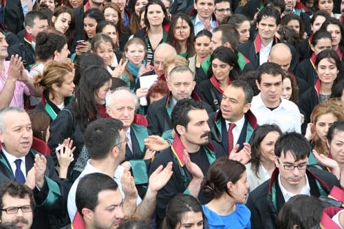 Halka Ve Avukata Yönelik Polis Şiddeti Ve Terörüne Derhal Son Verilmelidir

 - 15
