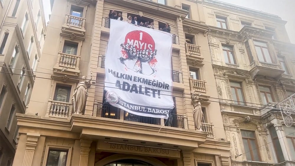 "Halkın ekmeğidir adalet" demek için 1 Mayıs'ta İstanbul Barosu kortejine!