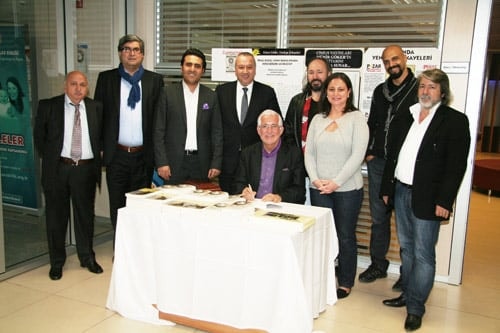 Av. Münir Göker Kitaplarını İmzaladı
