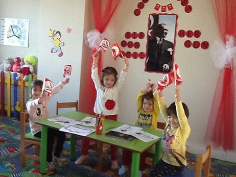 Çocuklar Cumhuriyeti Bayramını Kutladılar