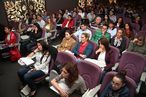 Kadın Hakları Ve Aile İçi Şiddet Konulu Sertifika Programı Devam Ediyor

 - 55