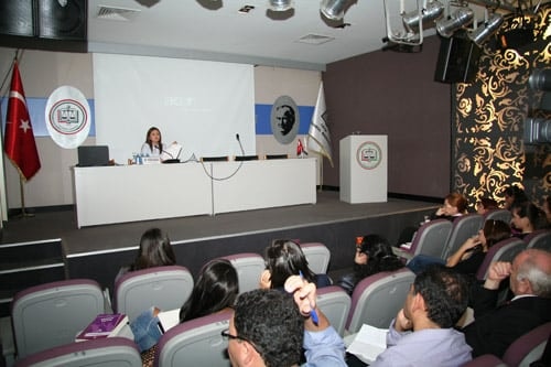 Kadın Hakları Ve Aile İçi Şiddet Konulu Sertifika Programı Devam Ediyor

 - 42