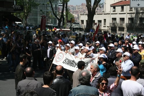 1 Mayıs’Ta Yine Taksim’Deydik
 - 17