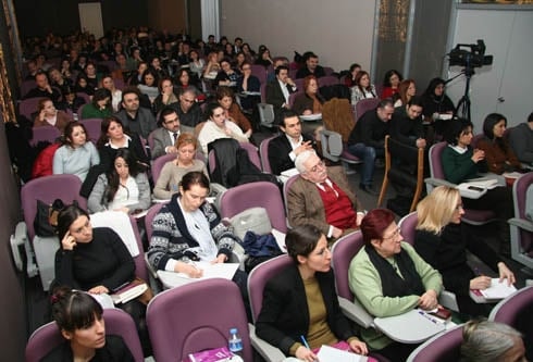 Kadın Hakları Ve Aile İçi Şiddet Semineri Devam Ediyor

 - 43