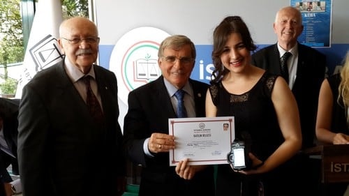 29. Dönem Hukuk İngilizcesi Ve Terminolojisi Derslerini Tamamlayanlara Katılım Belgeleri Verildi 
 - 30