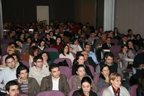 “Kadın Hakları Ve Aile İçi Şiddet” Konulu Sertifika Programı

 - 45