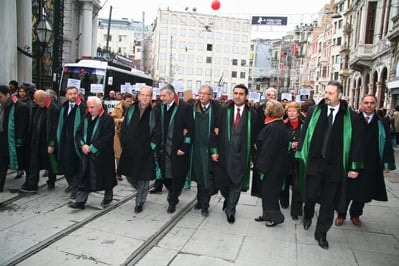 İstanbul Barosu Avukatları Ve Hukukçu Akademisyenler

Demokrasi, Hukuk Devleti Ve Özgürlükler İçin Yürüdü

 - 21