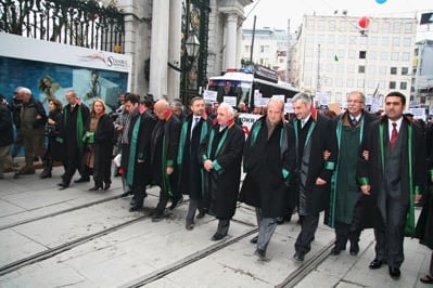 İstanbul Barosu Avukatları Ve Hukukçu Akademisyenler

Demokrasi, Hukuk Devleti Ve Özgürlükler İçin Yürüdü

 - 22