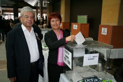 Ümit Kocasakal İstanbul Barosu Başkanlığına Yeniden Seçildi 

 - 223