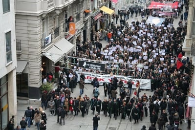İstanbul Barosu Avukatları Ve Hukukçu Akademisyenler

Demokrasi, Hukuk Devleti Ve Özgürlükler İçin Yürüdü

 - 9