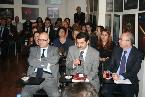 Kamu Avukatlarına Barodan Destek

 - 7