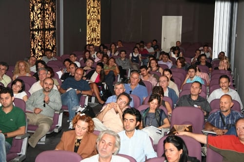 Sağlık Çalışanları, Diğerlerinden
16 Kat Daha Fazla Şiddet Görüyor - 21