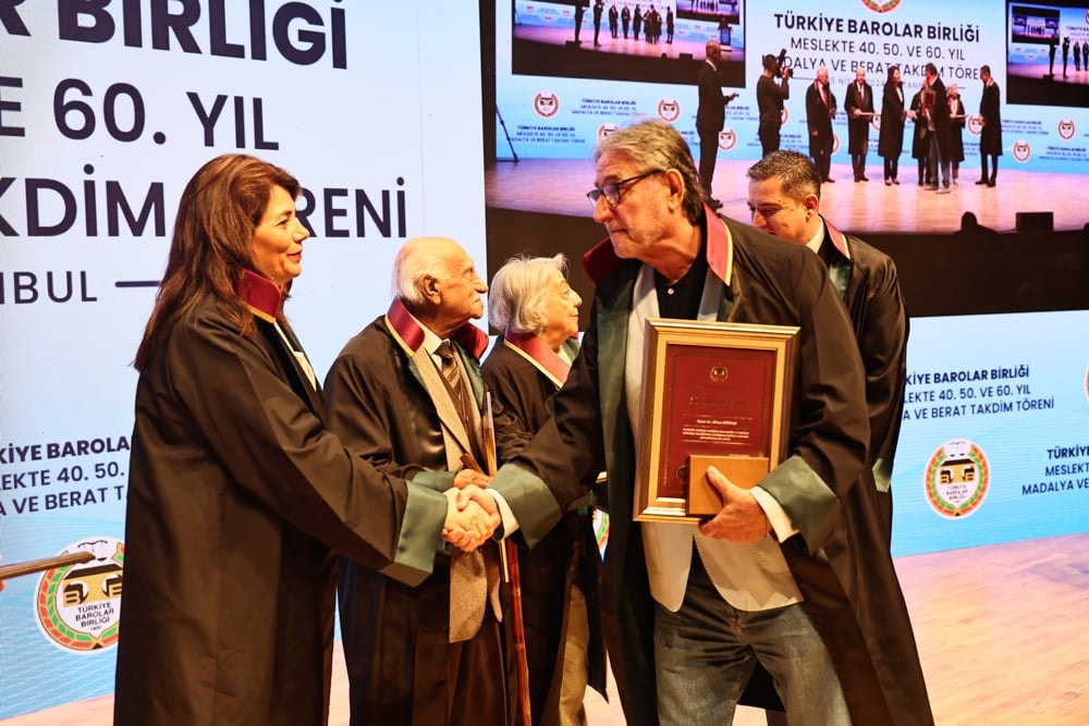 Meslekte 40, 50 ve 60 Yılını Dolduran Meslektaşlarımıza Plaket Verildi - 40