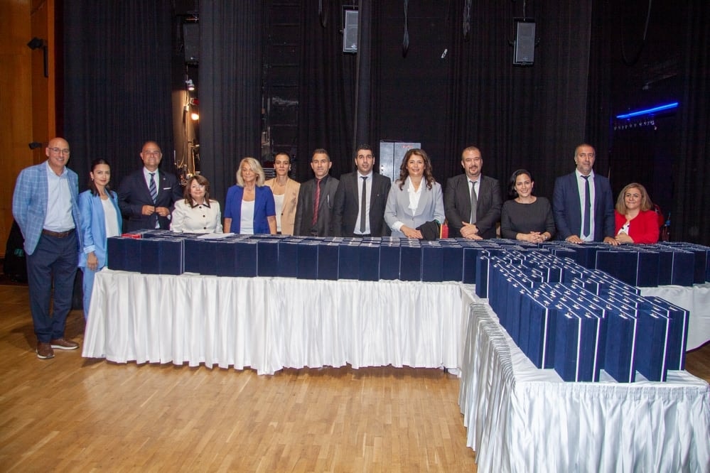 Meslekte 25, 30 ve 35 Yılını Dolduran Meslektaşlarımıza Plaket Verildi - 49