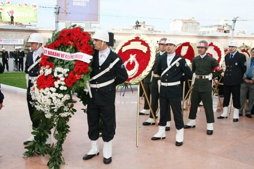 Atamızı Anıyoruz

 - 1