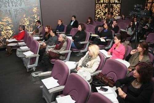 “Kadın Hakları Ve Aile İçi Şiddet” Konulu Sertifika Programı Devam Ediyor

 - 25