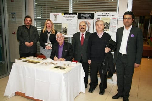 Av. Münir Göker Kitaplarını İmzaladı
 - 9