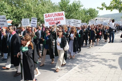 Muğla Barosu Yürüyüş Düzenledi
 - 2