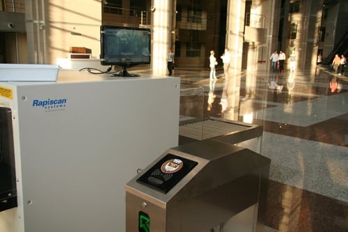 İstanbul Adalet Sarayı Girişlerine Konulan Turnikeler Ve Otopark İle İlgili Meslektaşlarımıza Duyuru

