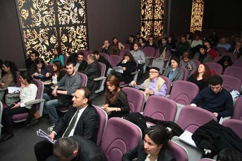 İstanbul Barosu Dış İlişkiler Merkezi Tarafından Düzenlenen
“Sınırlar Ve Sığınmacılar: Bir Suriye Örneği “ Konulu Toplantı Yapıldı - 9