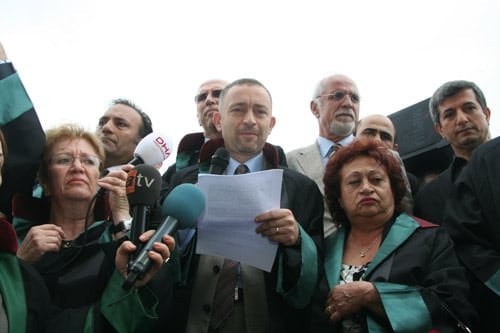 Halka Ve Avukata Yönelik Polis Şiddeti Ve Terörüne Derhal Son Verilmelidir

 - 22