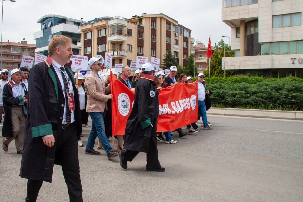 Binlerce Meslektaşımızla “Avukat İçin de Adalet” İçin Ankara’da Bir Araya Geldik - 19