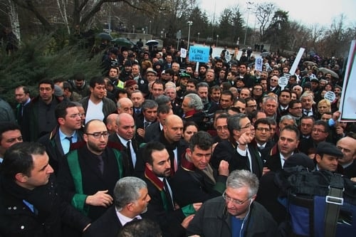 Polis Devleti Değil Hukuk Devleti

 - 81