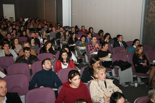 “Kadın Hakları Ve Aile İçi Şiddet” Konulu Sertifika Programı Devam Ediyor

 - 6