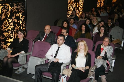 27. Dönem Hukuk İngilizcesi Ve Terminolojisi Derslerini Tamamlayan Avukat Ve Stajyer Avukatlara Katılım Belgeleri Verildi - 18