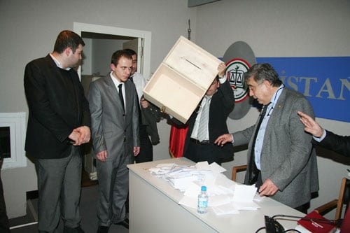 Stj. Avukatlar Komisyonugenel Kurulu 
Yürütme Kurulu Seçimiyle Noktalandı - 33