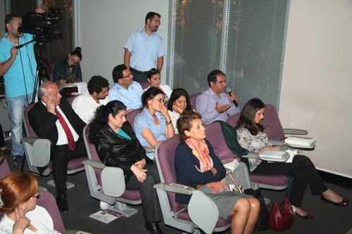 Kadın Hakları Ve Aile İçi Şiddet Konulu Sertifika Programı Devam Ediyor

 - 61