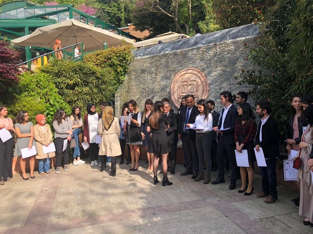 41. Dönem Hukuk İngilizcesi ve Terminoloji Derslerine Katılanlara Törenle Belgeleri Verildi - 8