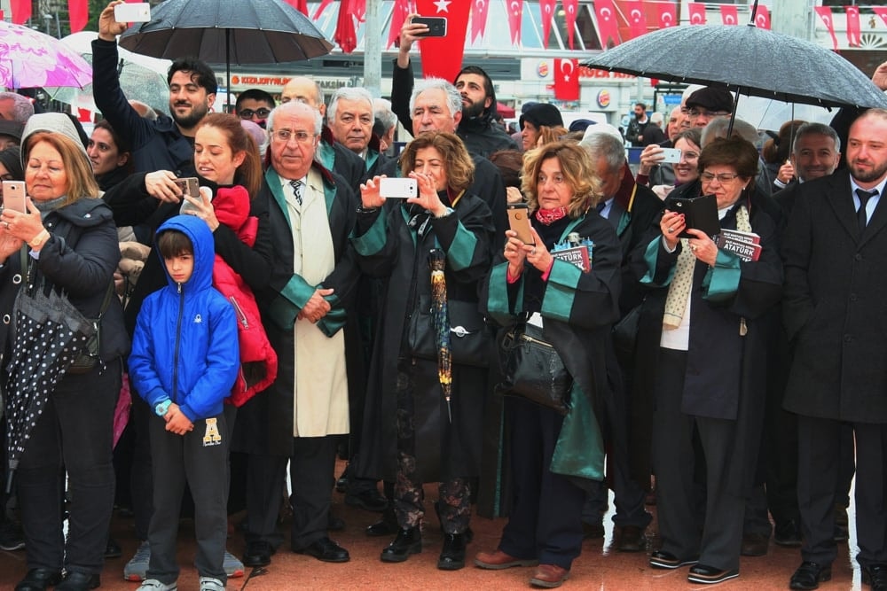 İstanbul Barosu, 23 Nisan Ulusal Egemenlik ve Çocuk Bayramında Taksim Cumhuriyet Anıtındaydı - 26