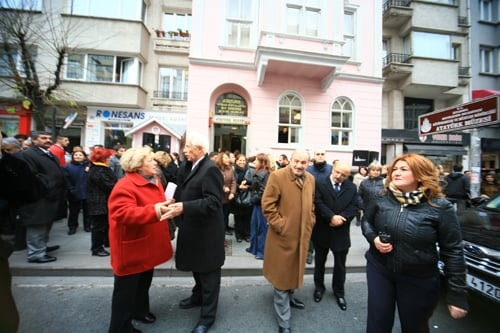 Kadına Yönelik Şiddetin Ortadan Kaldırılması İçin  Uluslar Arası Dayanışma Günü
 - 13