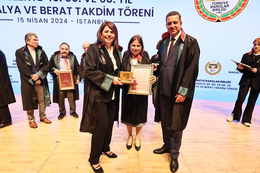 Meslekte 40, 50 ve 60 Yılını Dolduran Meslektaşlarımıza Plaket Verildi - 244