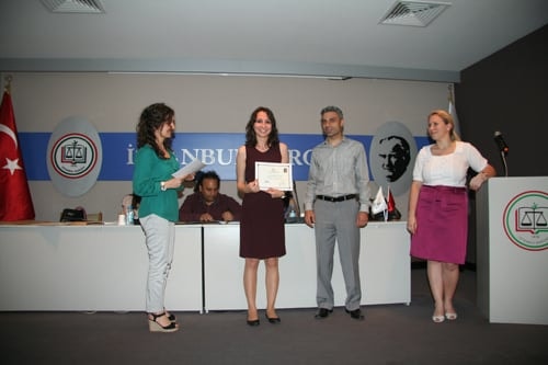 25. Dönem Hukuk İngilizcesi Ve Terminolojisi Derslerini Tamamlayanlara Katılım Belgeleri Verildi
 - 6