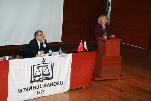 Kadın Hakları Ve Aile İçi Şiddet Konulu Sertifika Programı Devam Ediyor

 - 13