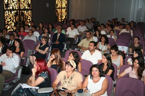 İngilizce Derslerini Tamamlayan
Katılımcılara Belgeleri Verildi - 9