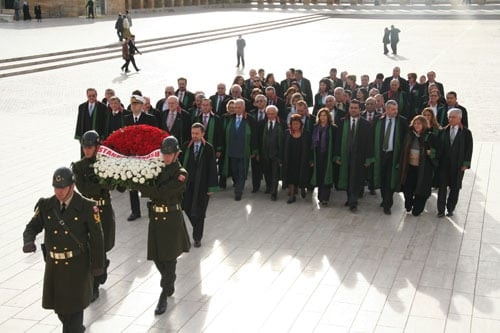 İstanbul Barosu Heyeti Anıtkabir’De Ata’Nın Huzurunda

 - 2