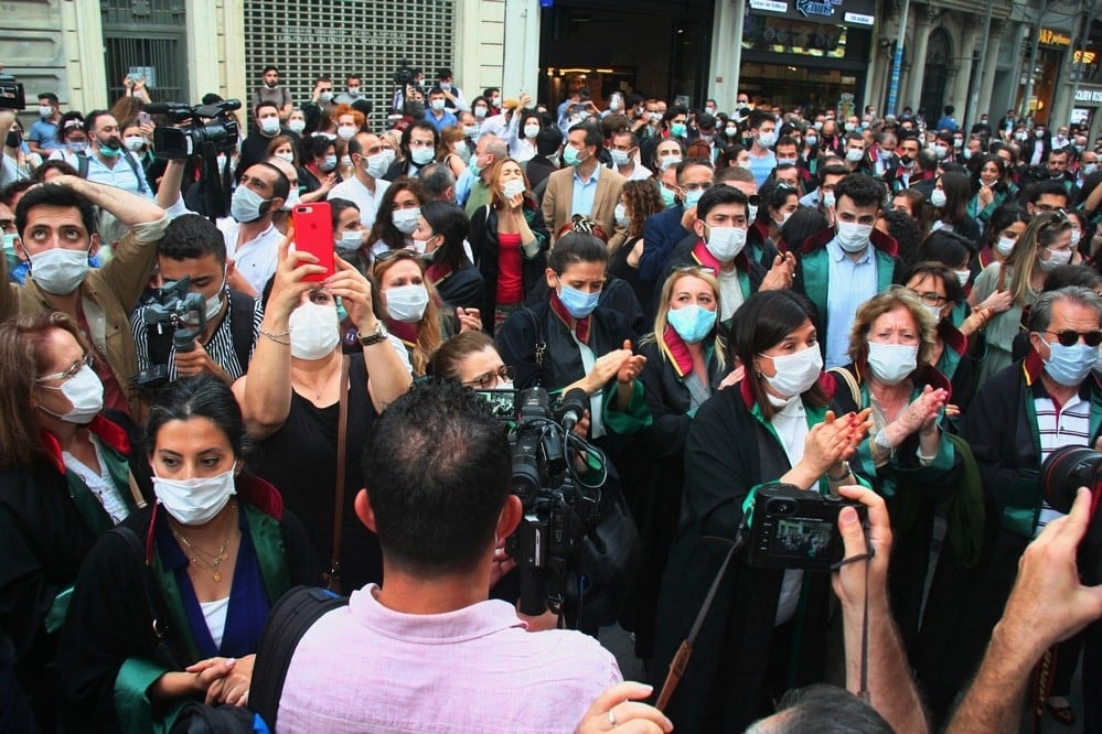 İstanbul Barosu Avukatları Destek Nöbetinde… - 12