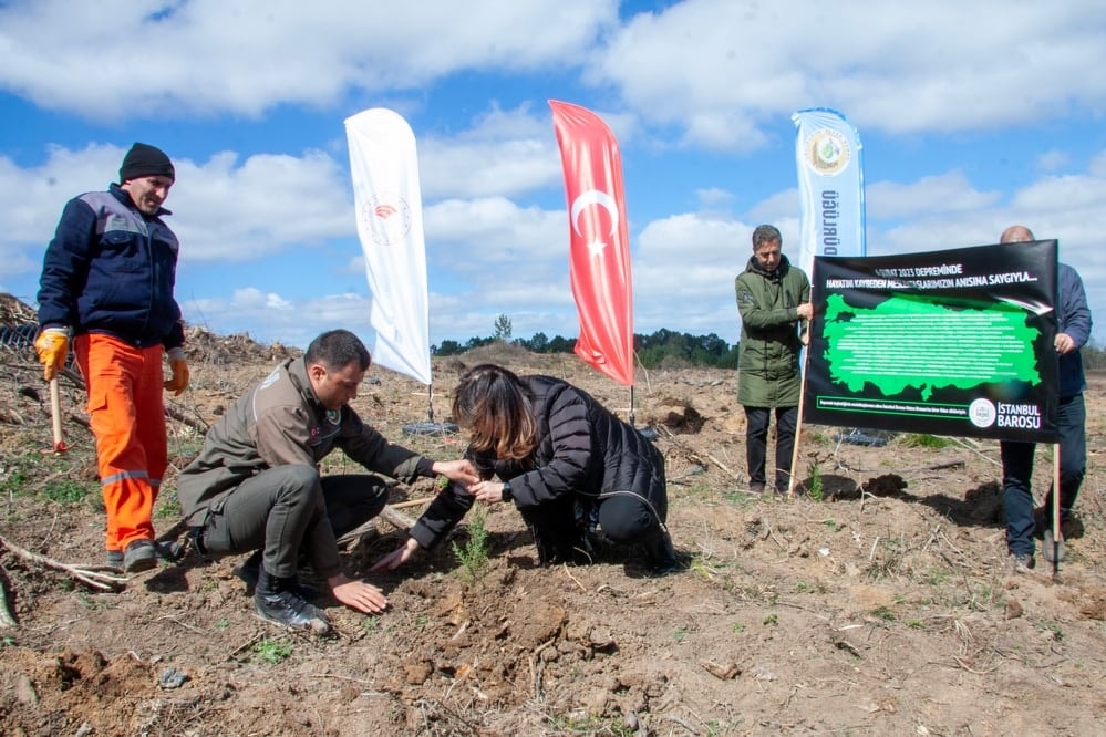 İstanbul Barosu Hatıra Ormanı’na  Depremde Kaybettiğimiz Meslektaşlarımız Anısına Fidan Diktik - 2