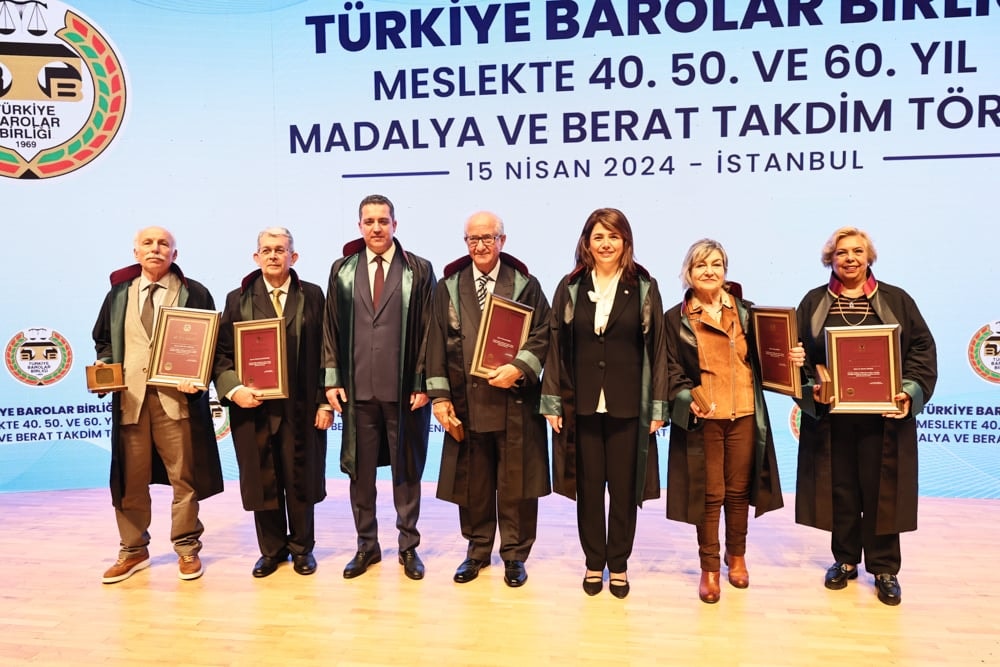 Meslekte 40, 50 ve 60 Yılını Dolduran Meslektaşlarımıza Plaket Verildi - 305