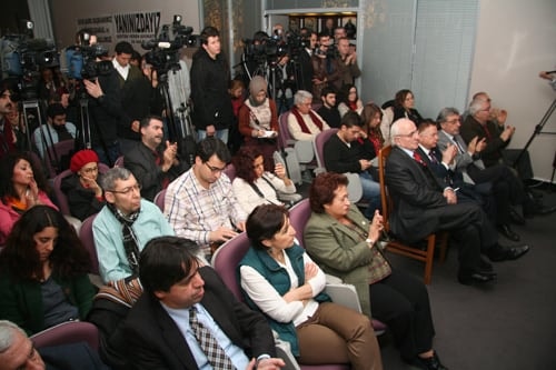Baroya Karşı Hukuksuzlukların, Sindirme Ve Yıldırma Girişimlerinin Yoğunlaşması Üzerine İstanbul Barosu Yönetim Kurulu Olağanüstü Genel Kurul Kararı Aldı
 - 72