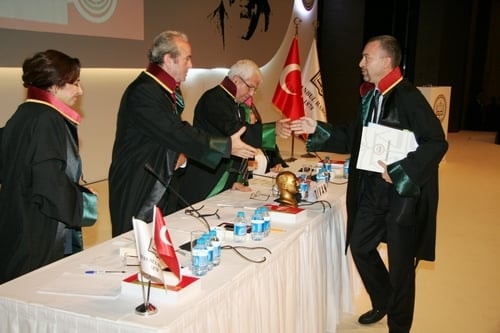 Ümit Kocasakal İstanbul Barosu Başkanlığına Yeniden Seçildi 

 - 104