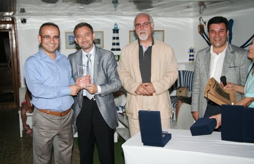 Cmk Eğitim Seminerlerine Katkı Veren Eğitimcilere Plaket Verildi

 - 15