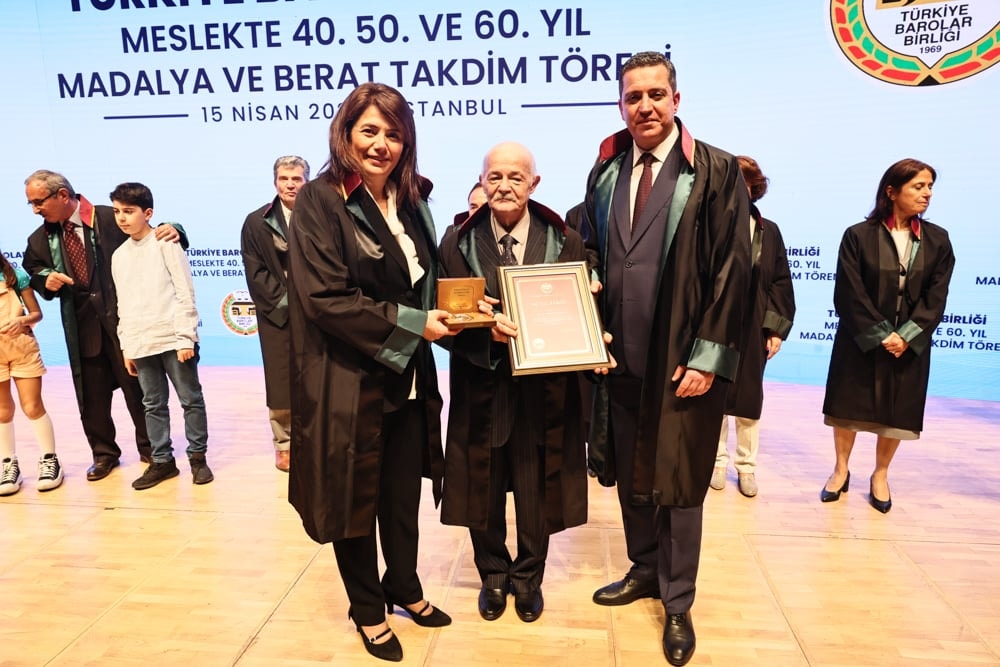 Meslekte 40, 50 ve 60 Yılını Dolduran Meslektaşlarımıza Plaket Verildi - 241