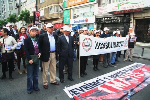 1 Mayıs’Ta Yine Taksim’Deydik
 - 1