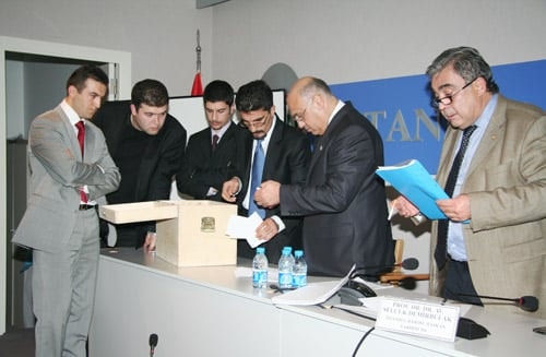 Oylar Eşit Çıkınca Seçim Ertelendi - 23